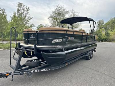 2019 Regency 250 LE3 Pontoon Boat