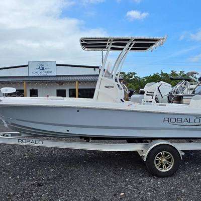 2022 Robalo 206 Cayman