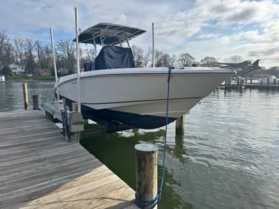 2004 Boston Whaler 270 Outrage
