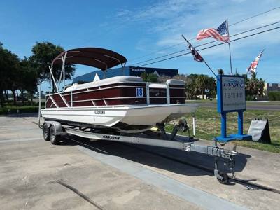 2018 Hurricane FD226 Deck Boat 150hp Yamaha & Trailer