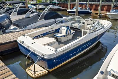 2008 Bayliner 215 Discovery