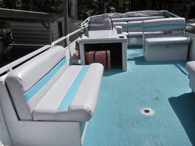 1995 Sun Tracker party barge 21