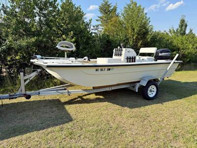 17’ center console boat