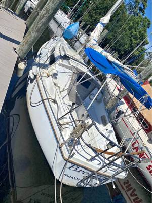 1984 27’ Catalina Sailboat