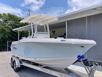 2027 Robalo 202 Explorer
