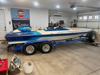 1992 Commander 21’ Open Bow