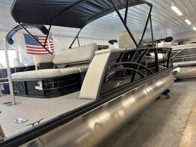 2026 Sylvan X3 CLZ Tritoon Swingback - 189673