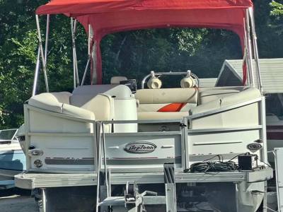 2004 jc tritoon neptune 2200 130 hp superclean