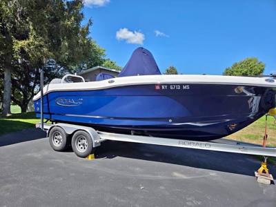 2022 Robalo 202 explorer
