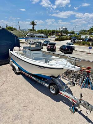 2001 Boston Whaler Outrage