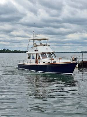 2004 Grand Banks 43 East bay fly bridge