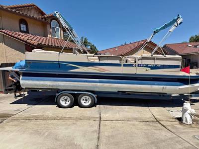 2003 Crestliner 2485 i/o