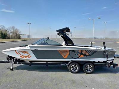 2015 TIGE RZ4 WAKE BOAT