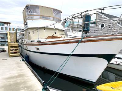 1982 41 foot trawler with liveaboard rights