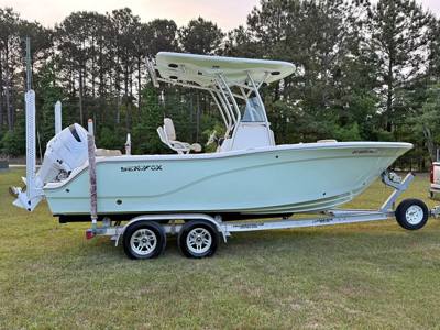 Sea Fox Commander 226
