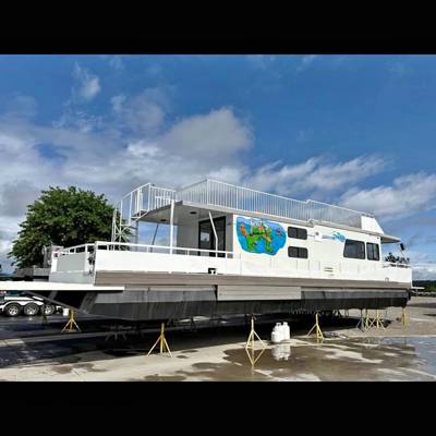 65’ Master Fab Houseboat 1982