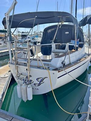 38' Endeavor Sailboat. This boat needs a lot of TLC but the engine runs great.