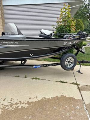 2014 Smokercraft Angler XL 16’