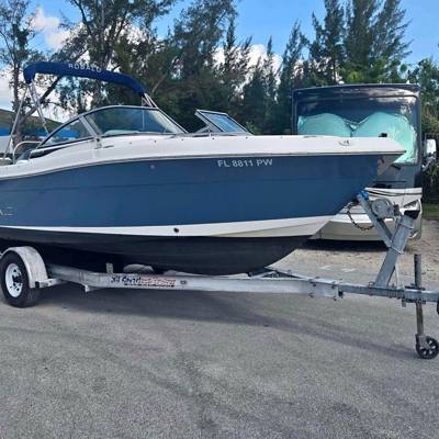 2014 Robalo 227 dc bow rider