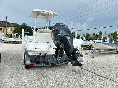2018 Boston Whaler 210 Dauntless