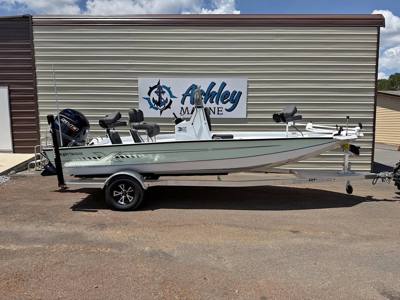 2027 Xpress Hyper-Lift Bay Series H20 BAY