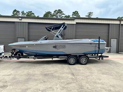 2021 Axis A24 Wakeboard / Surf Boat