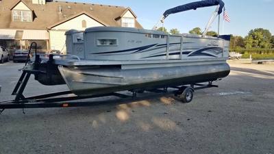 2008 22ft. Crest Pontoon Boat