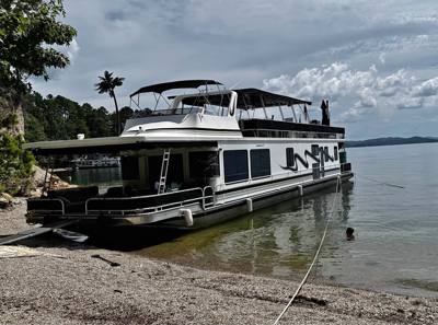 Price Reduced! 2000 Sumerset 16x75 Houseboat for sale.