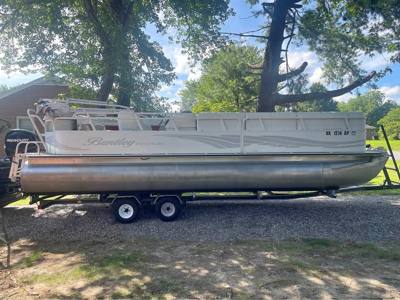 24 Foot, 2008 Bentley Pontoon Boat
