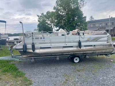 18ft PlayBuoy Pontoon Boat With Trailer