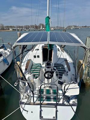 1982 Hunter 32’ 7” Sloop - Ready to Sail - Yanmar Diesel & Solar!