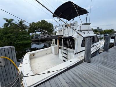 1993 Egg Harbor 35 Sport Fisherman – 2005 twin caterpillar diesel repower, ~400 hours – priced to sell