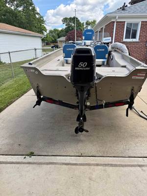 Lowe FM 165 Fishing Boat with 50HP Mercury Motor