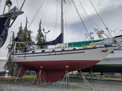 37' Pacific Seacraft Crealock
