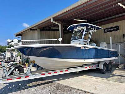 2022 Robalo R266