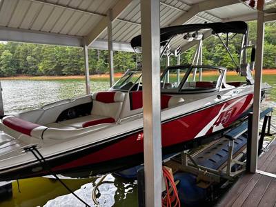 MasterCraft X45 Wakeboard Boat