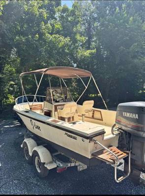 1990 Mako Center console