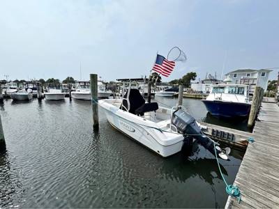 2012 Robalo R200 Center Console – Yamaha F150 – Well Maintained –