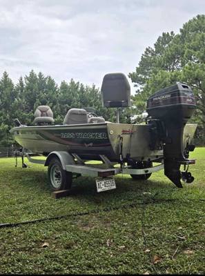 **1999 Bass Tracker Special Edition 175 with Galvanized Trailer –