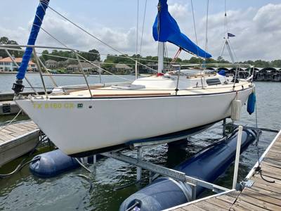 1984 J/29 Sailboat with Hydrohoist lift