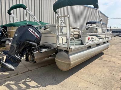 2006 2023 90HP Tracker 21ft fishin’ barge