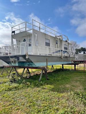 House boat