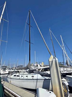 1973 Islander 36