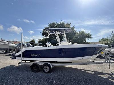 2019 Robalo 242 cc