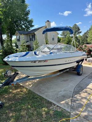 2004 Maxum 2000 SR3 Bowrider Boat
