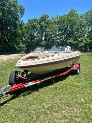 1999 Glastron 18’ boat w/ Trailer