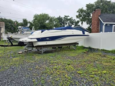 2006 Chaparral Sunesta Deck Boat
