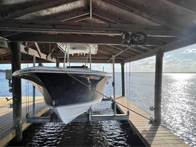 2013 Sea Hunt Ultra 211, Yamaha 150 HP four-stroke outboard, with dual axle trailer.