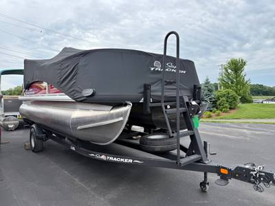 2024 Suntracker BB18 18' Fishing Pontoon & Trailer