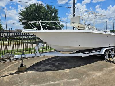 WELLCRAFT 25' 4" 238 CCF CENTER CONSOLE